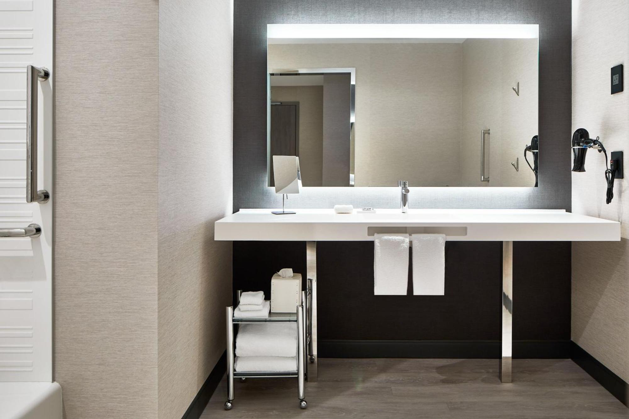 Hotel Ac By Marriott Sacramento